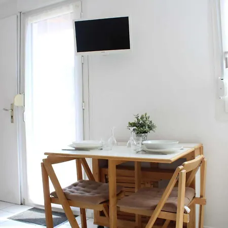Apartment Appartement La Rochelle, 1 Piece, 3 Personnes - Fr-1-246-568 *